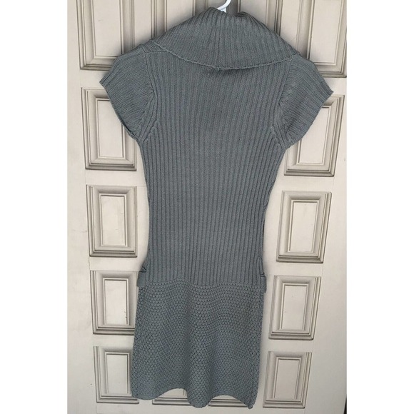 Too Hot Sweater SzS Gray Acrylic Cap Sleeves Tab Details Pull Over Pre-Own - Picture 11 of 13